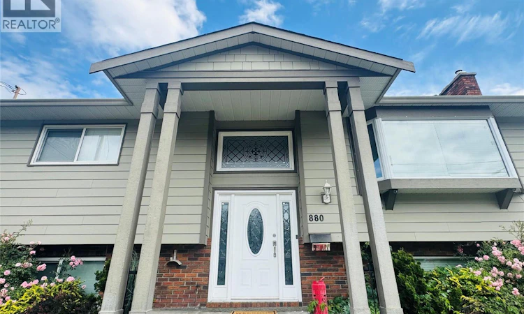 880 Tamarack Drive