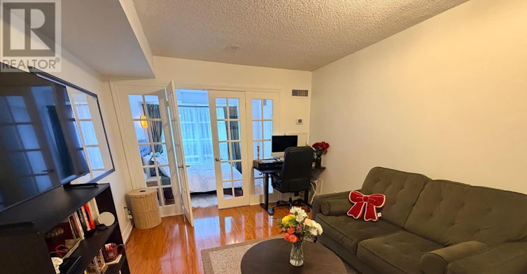 907-763 Bay Street, Toronto, ON, M5G 2R3 - 5