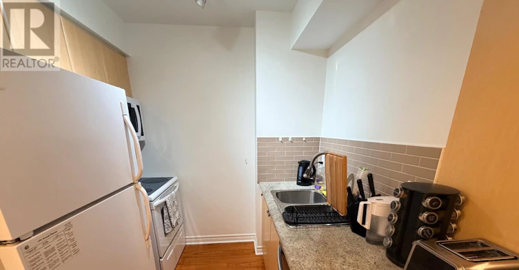 907-763 Bay Street, Toronto, ON, M5G 2R3 - 4