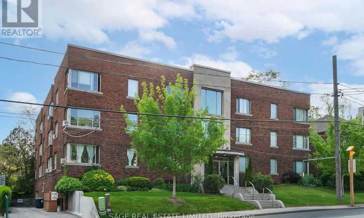 204-1840 Bathurst Street
