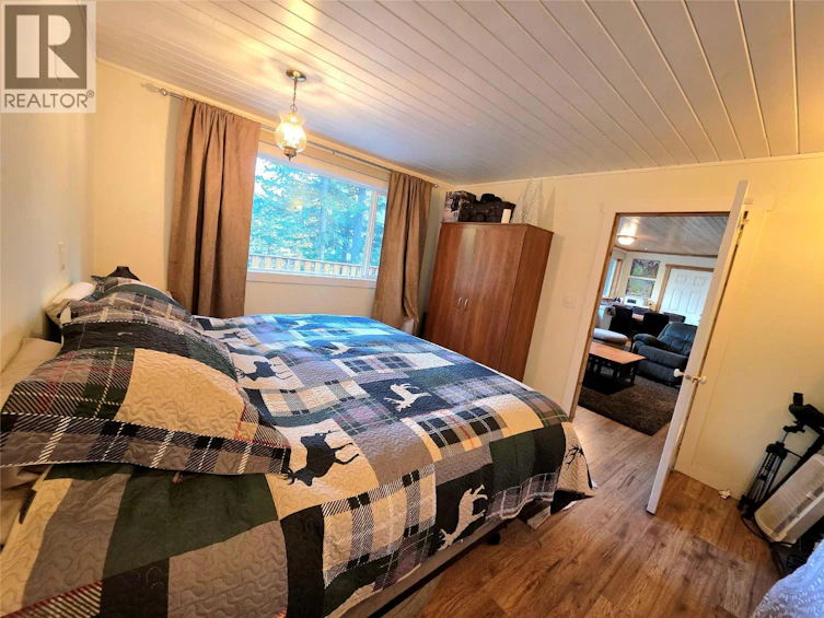 6453 Pinaus Lake Road, Falkland, BC, V0E 1W0 - 13