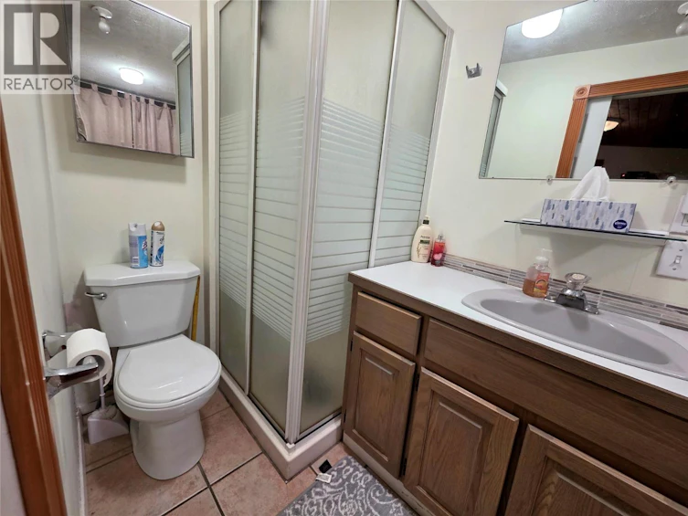 6453 Pinaus Lake Road, Falkland, BC, V0E 1W0 - 16
