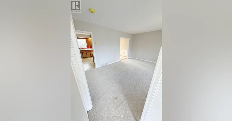 UPPER LEVEL-711 Algoma Avenue, London, ON, N5X 1W4 - 2