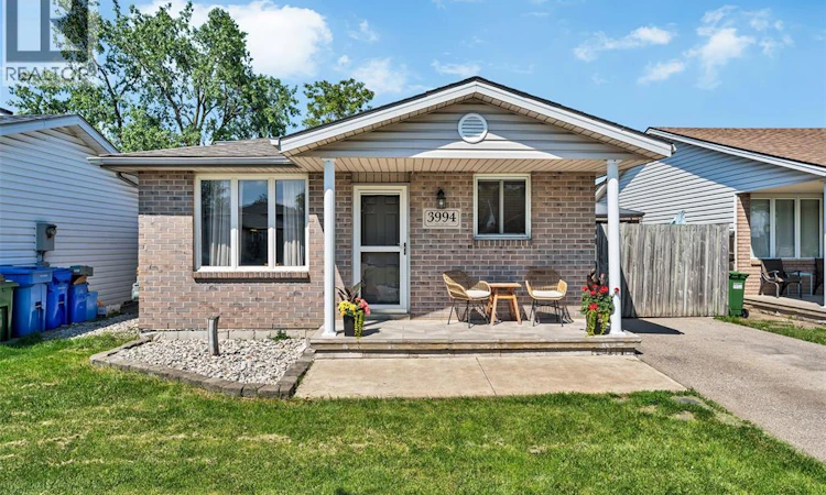 3994 Acorn Crescent