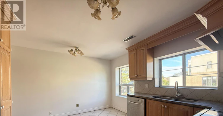 UPPER-2973 Bloor Street W, Toronto, ON, M4Y 1B8 - 9