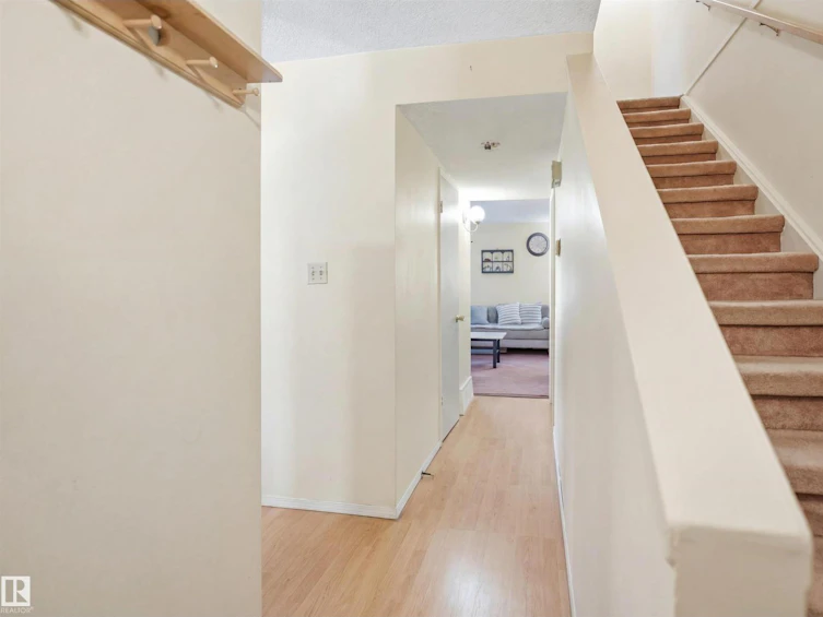 17 Lakewood Vg NW, Edmonton, AB, T6K 2B3 - 4