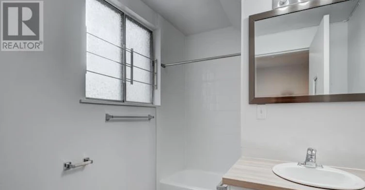 105-661 Huron Street, Toronto, ON, M5R 2R8 - 11