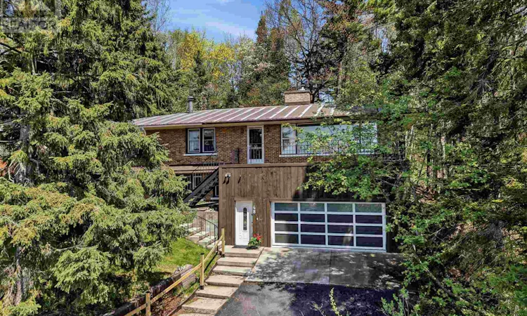 48 Creery Avenue