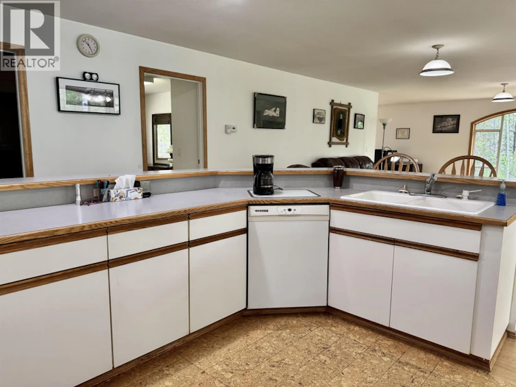6436 Erickson Road, 100 Mile House, BC, V0K 1X3 - 9