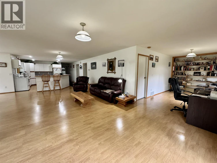 6436 Erickson Road, 100 Mile House, BC, V0K 1X3 - 4