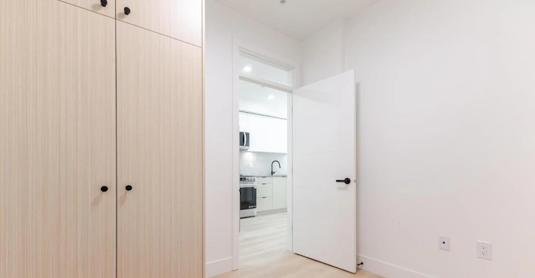 211-13455 94a Avenue, Surrey, BC, V3M 1M9 - 18