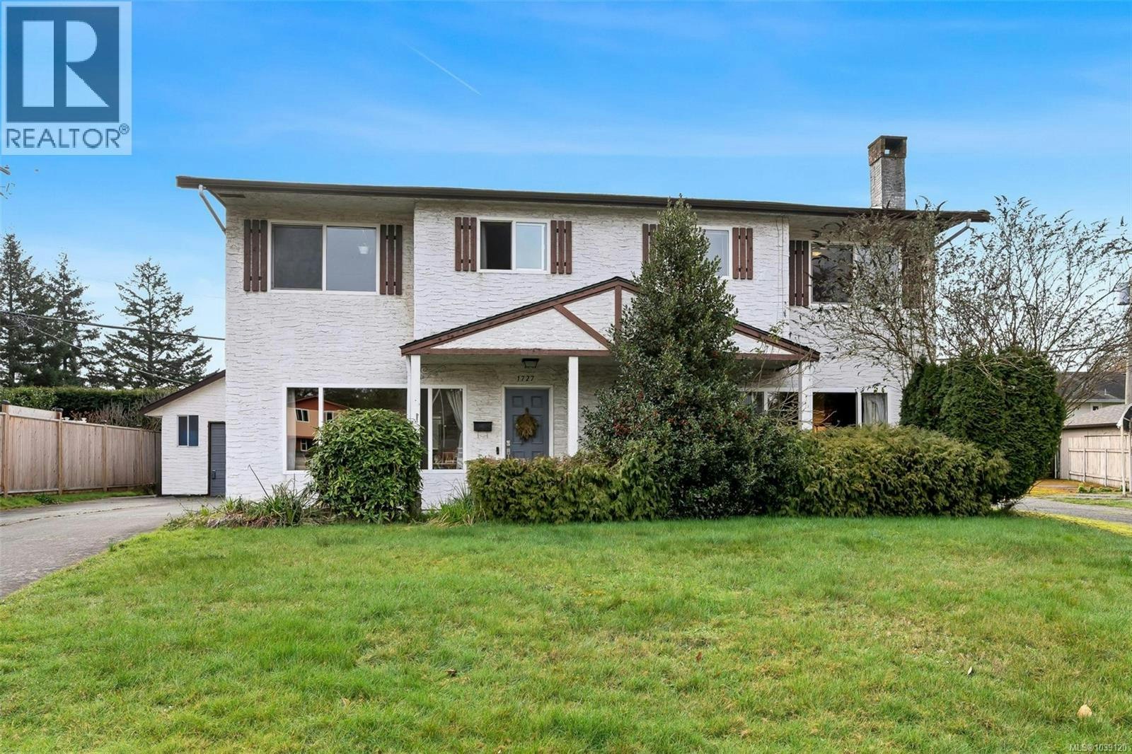1725/1727 Ashdale Place, Saanich, BC, V8N 1P1