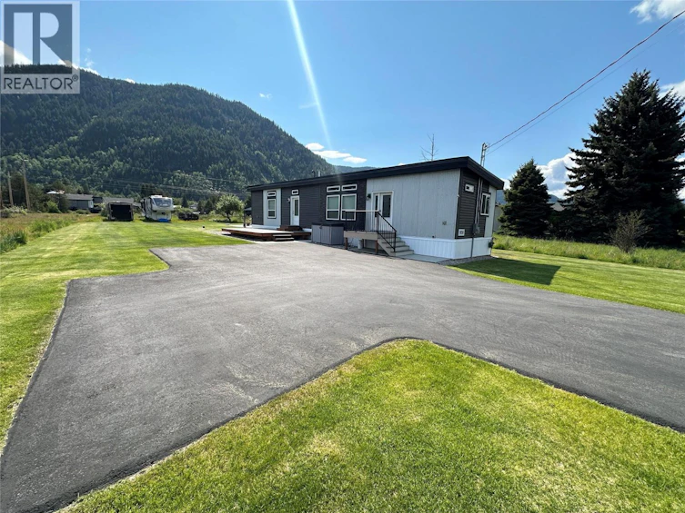 928 Waterloo Crescent, Castlegar, BC, V1N 4M3 - 13