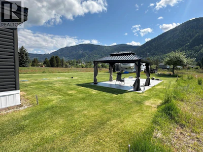928 Waterloo Crescent - 5