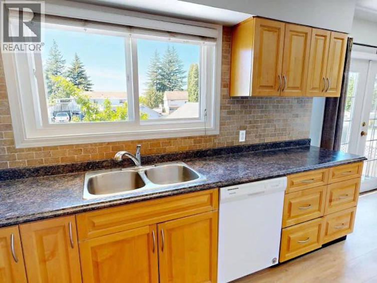 4783 Ontario Avenue, Powell River, BC, V8A 5B9 - 10