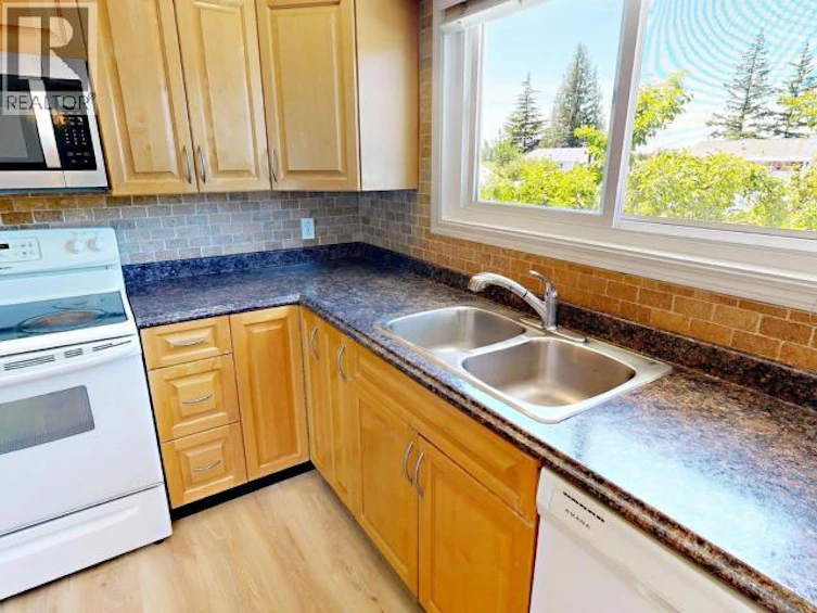 4783 Ontario Avenue, Powell River, BC, V8A 5B9 - 8