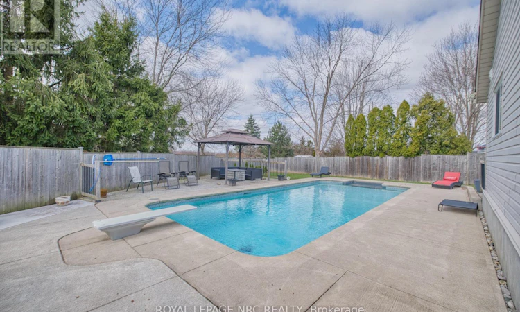 16 Leonard Drive