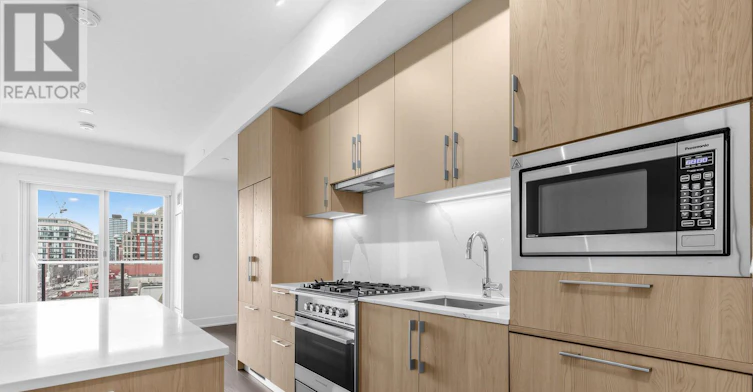 611-8 Manor Road W, Toronto, ON, M4S 0E6 - 2