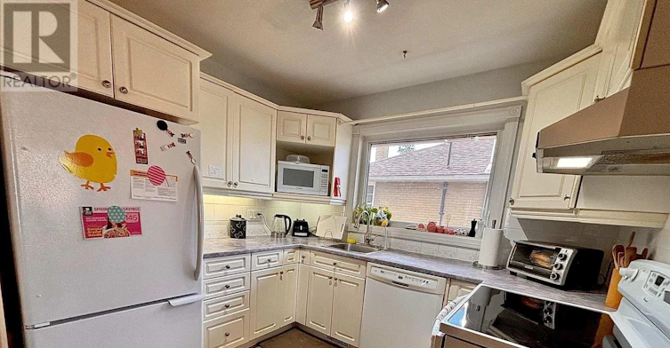 625 Clarke Avenue, Ottawa, ON, K1K 0Y6 - 2