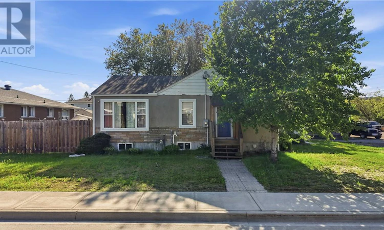 32 Dean Avenue