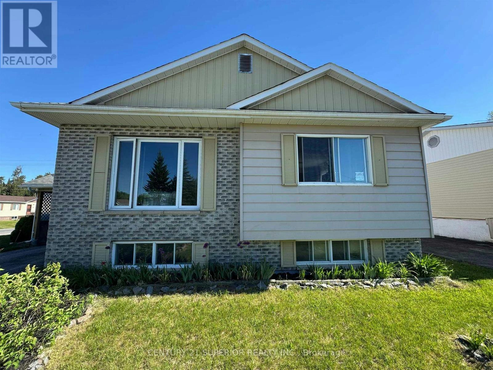 1 Wendego Street, Manitouwadge, ON, P0T 2C0