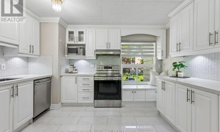 211-180 Mississauga Valley Boulevard