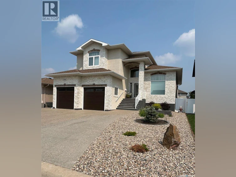 8747 Wascana Gardens Place, Regina, SK, S4V 1E8 - 2
