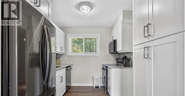 6298 Thornberry Crescent, Windsor, ON, N8T 3A3 - 6