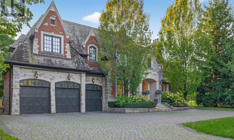 76 Arjay Crescent