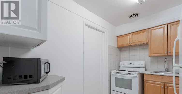 2-883 St Clair Avenue W, Toronto, ON, M6C 1C4 - 7