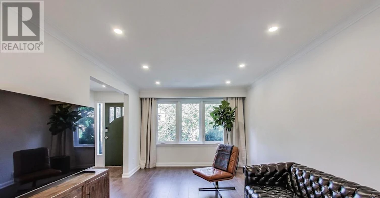 1097 Glengrove Avenue, Toronto, ON, M6B 2K3 - 5