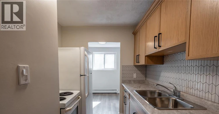 201-1075 Brenchley Avenue, Sarnia, ON, N7S 1R6 - 4