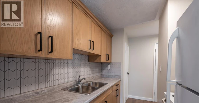 201-1075 Brenchley Avenue, Sarnia, ON, N7S 1R6 - 5