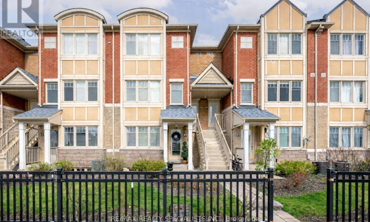 16-3975 Eglinton Avenue W