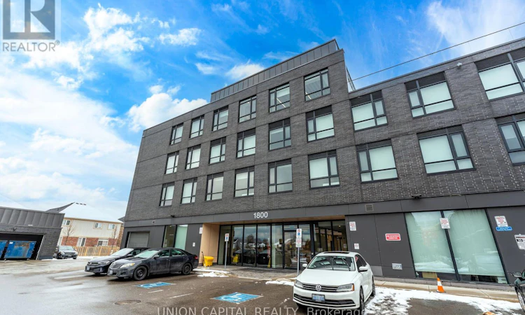 201-1800 Simcoe Street