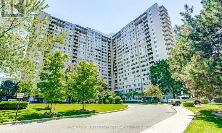 402-3590 Kaneff Crescent