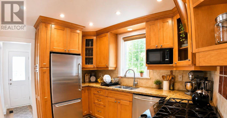 10 Lady Bank Road, Toronto, ON, M8Z 4J5 - 5