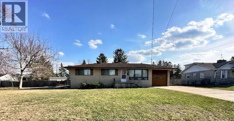 921 Kennedy Drive West, Windsor, ON, N9G 1T2 - 2