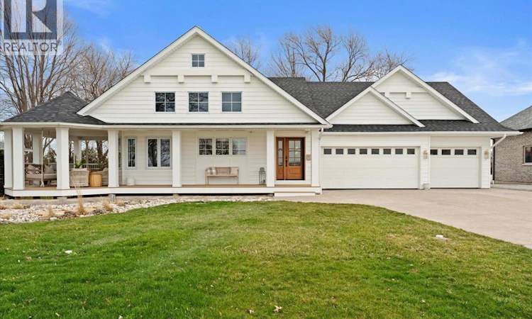 963 Front Road South
