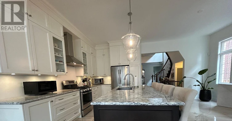 77 Robert Berry Crescent, King, ON, L7B 0M6 - 2