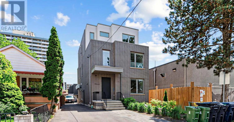 1-909 Castlefield Avenue, Toronto, ON, M6B 1C9