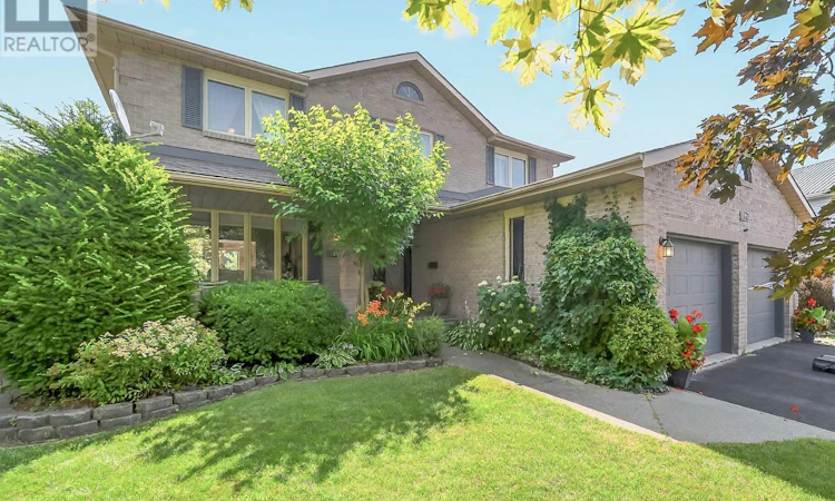 1098 Caitlin Crescent