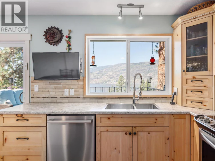1928 Paly Road, Kelowna, BC, V1V 2B9 - 9