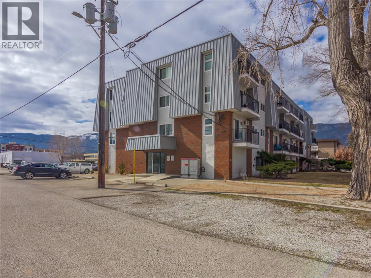 301-922 Dynes Avenue, Penticton, BC, V2A 7X7 - 11