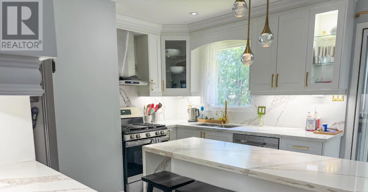 MAIN-560 Bristol Road, Newmarket, ON, L3Y 6T1 - 2