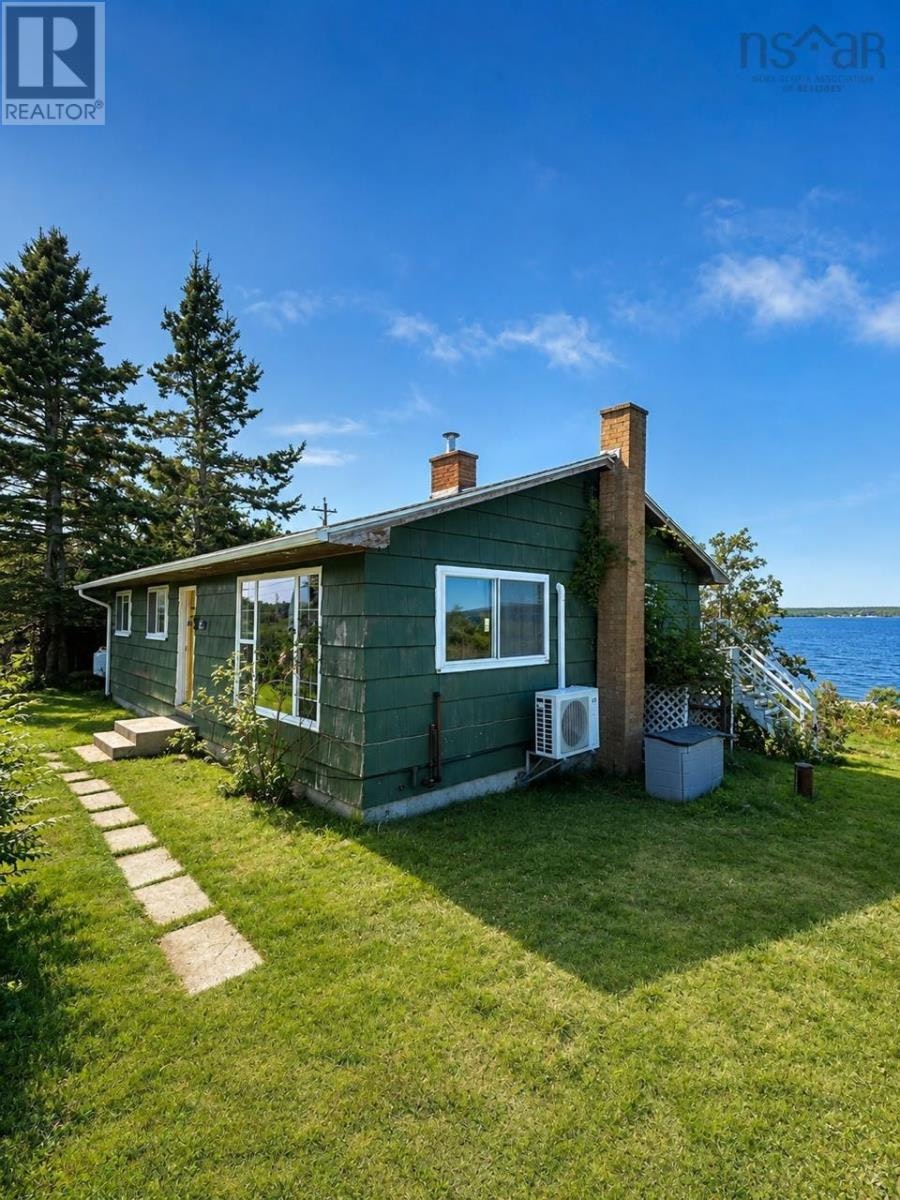 1166 Sandy Point Road, Shelburne, NS, B0T 1W0