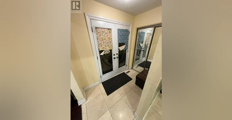 3291 Brandon Gate Drive, Mississauga, ON, L4T 2G3 - 2