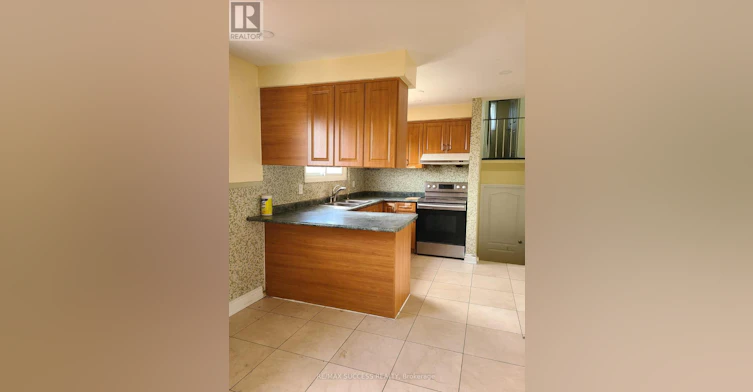 3291 Brandon Gate Drive, Mississauga, ON, L4T 2G3 - 5