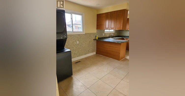 3291 Brandon Gate Drive, Mississauga, ON, L4T 2G3 - 6