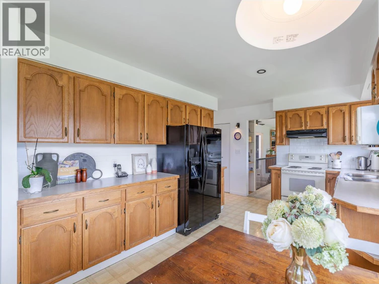 14812 Downton Avenue, Summerland, BC, V0H 1Z1 - 11